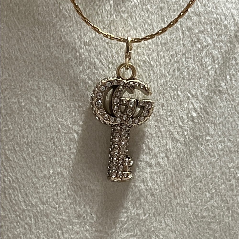 Gucci crystal Gold Key Pendant Necklace - Picture 2 of 3